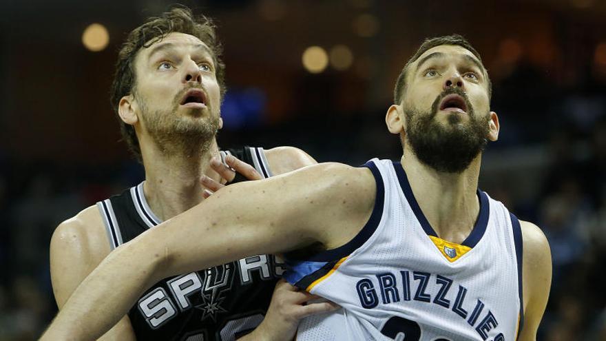 Una foto de archivo de Marc y Pau Gasol.