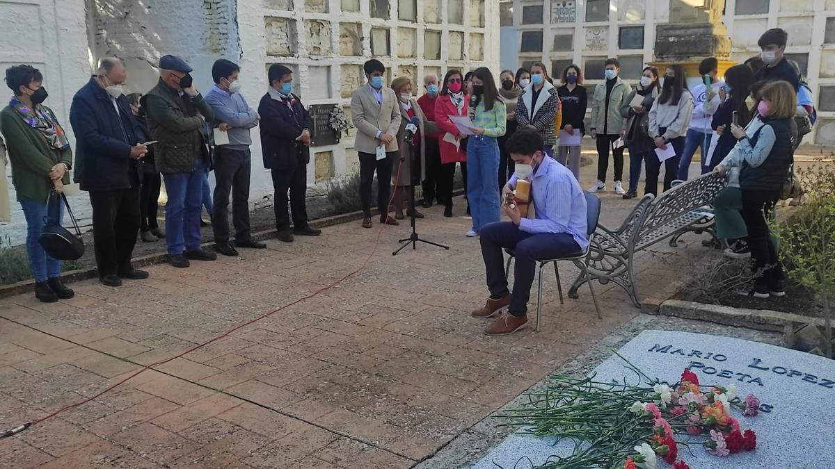 Un momento del acto de homenaje a Mario López.