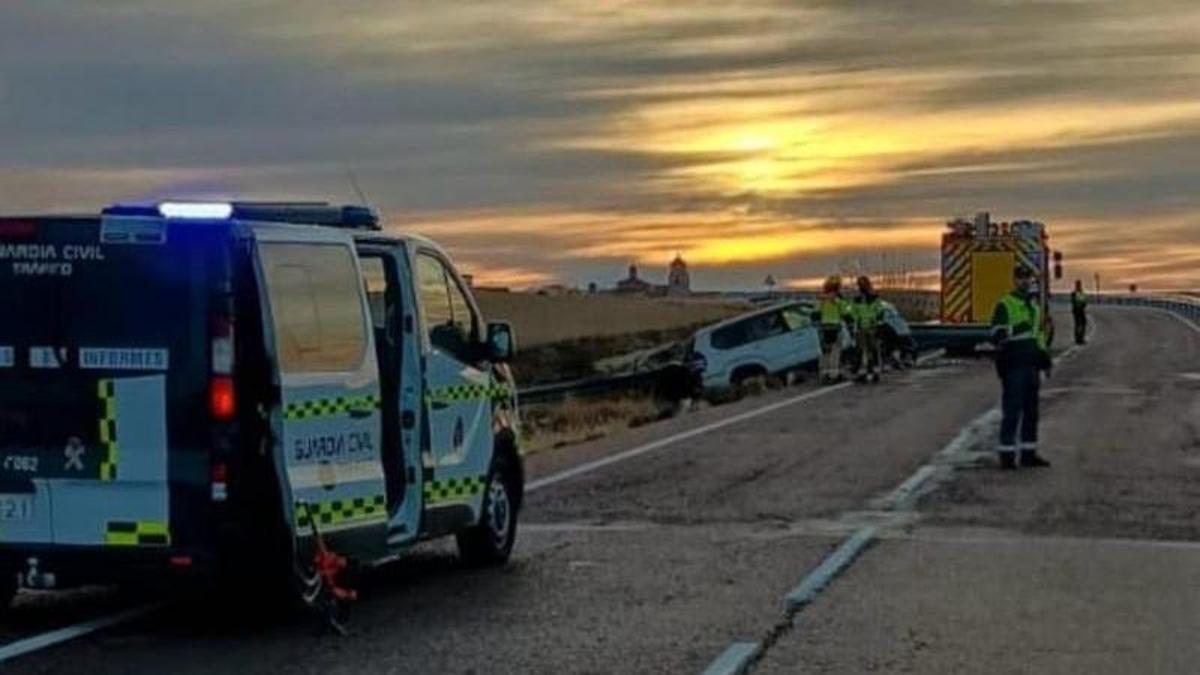 Muere un joven de 26 años al salirse de la carretera con su todoterreno en Cuevas de Almudén