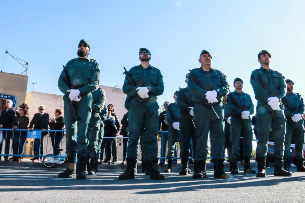 El Ayuntamiento rindió homenaje a la presencia de la Guardia Civil en Orihuela y su 175 aniversario con el descubrimiento de un monumento