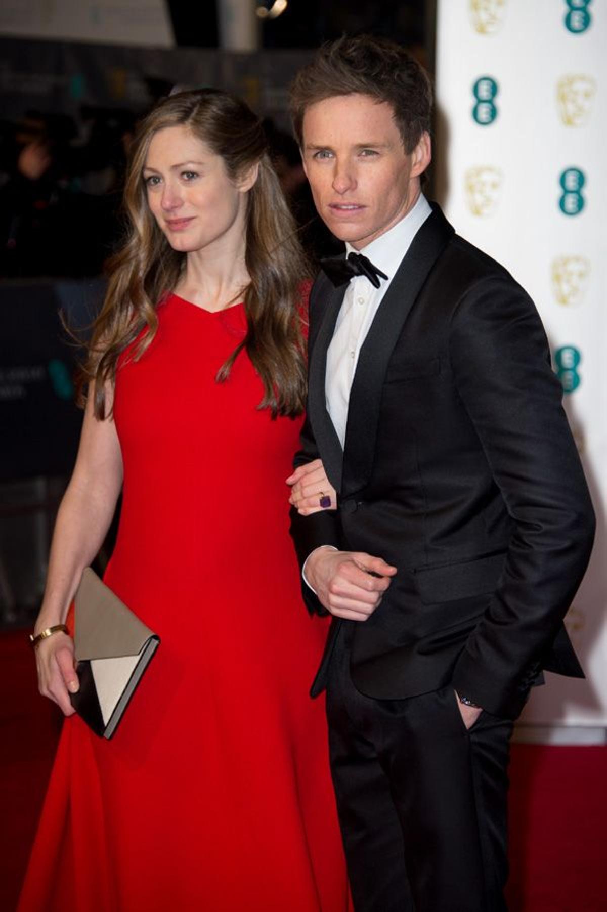 Premios Bafta 2016: Eddie Redmayne junto a su mujer