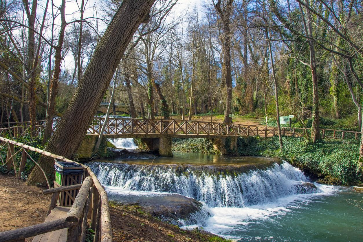 Paisaje de cascada en el Jardín del Monasterio de Piedra