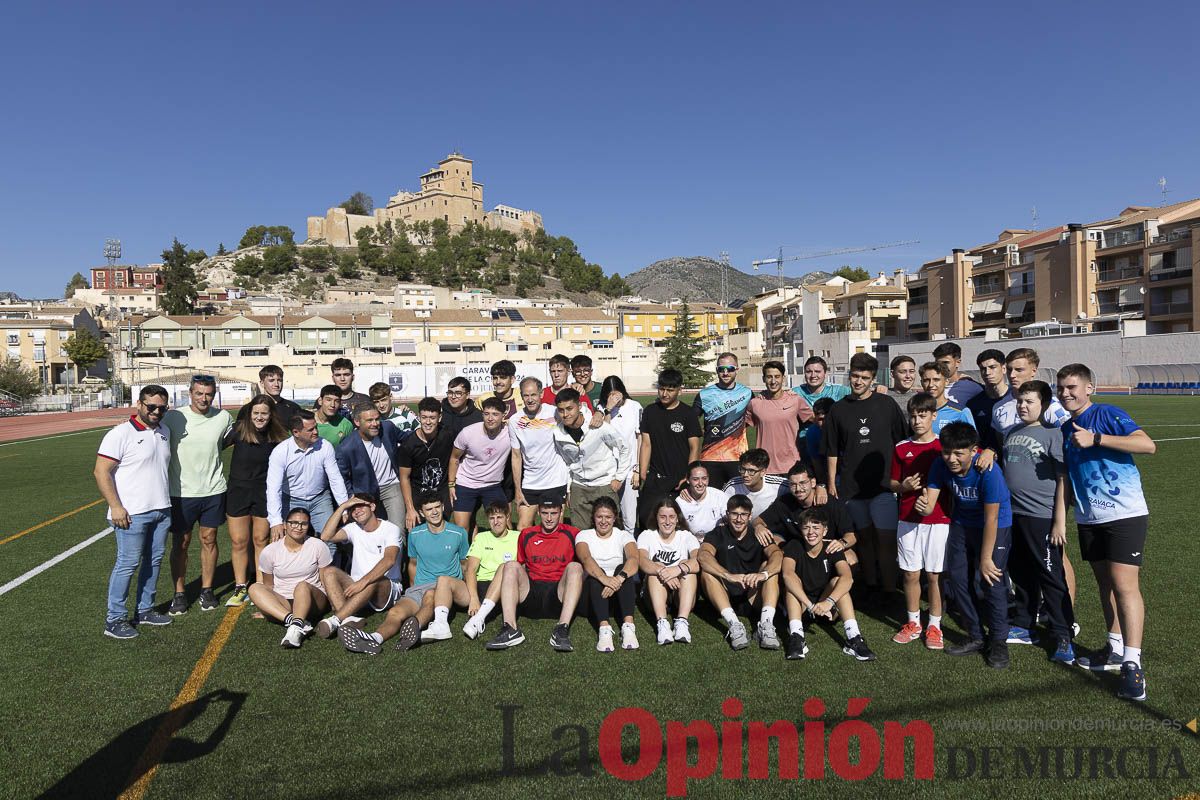 Abel Antón visitaba la Escuela Municipal de Atletismo de Caravaca