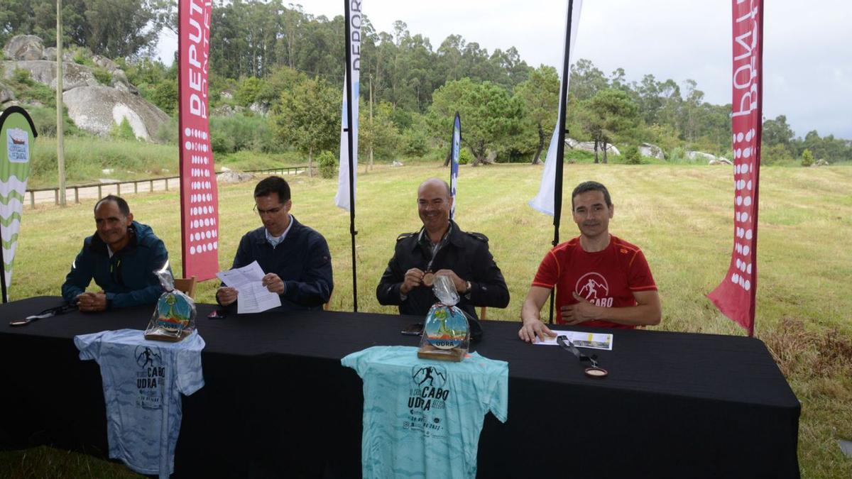 Ricardo Verde, Ramón Pereiro, Félix Juncal y Marcos Torres en la presentación del Cross de Udra.   | // G. N.