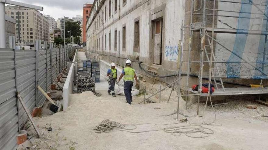 Rampa para el acceso de los vehículos con los presos.