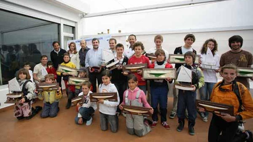 Los mejores de cada categoría del Trofeo, ayer en Canido en la entrega del premios.