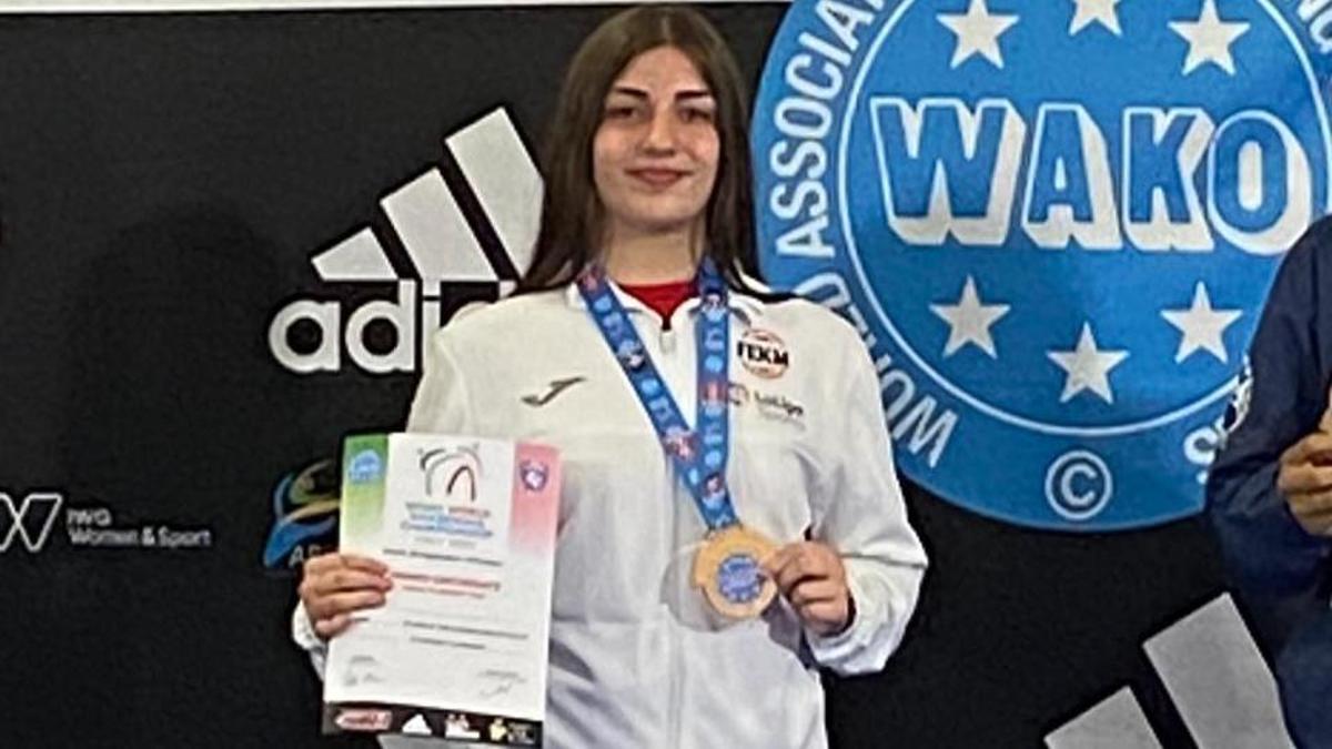 Laura Estarlich Vela con la medalla de bronce mundialista