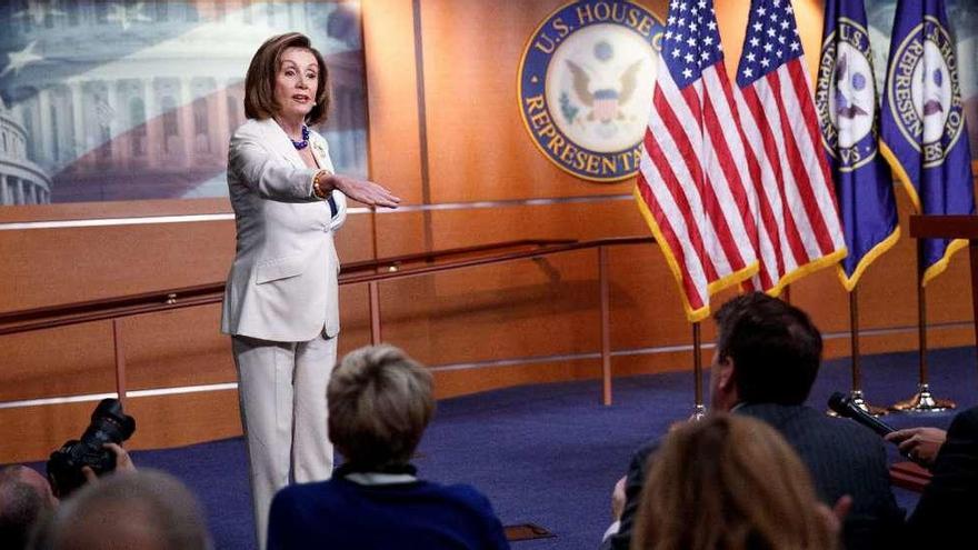 Nancy Pelosi, ayer, durante su anuncio ante los medios en Washington. // Efe