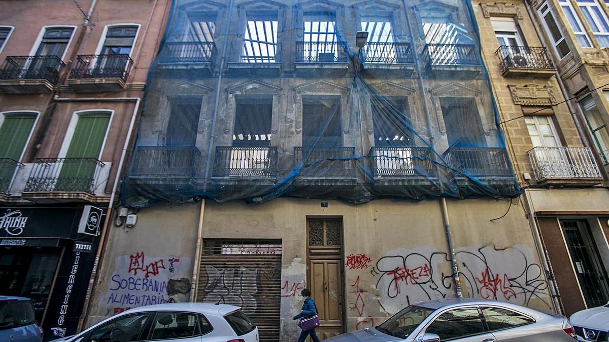 En el número 7 de la calle Gutiérrez Petén se prevé levantar apartamentos turísticos.  | HÉCTOR FUENTES