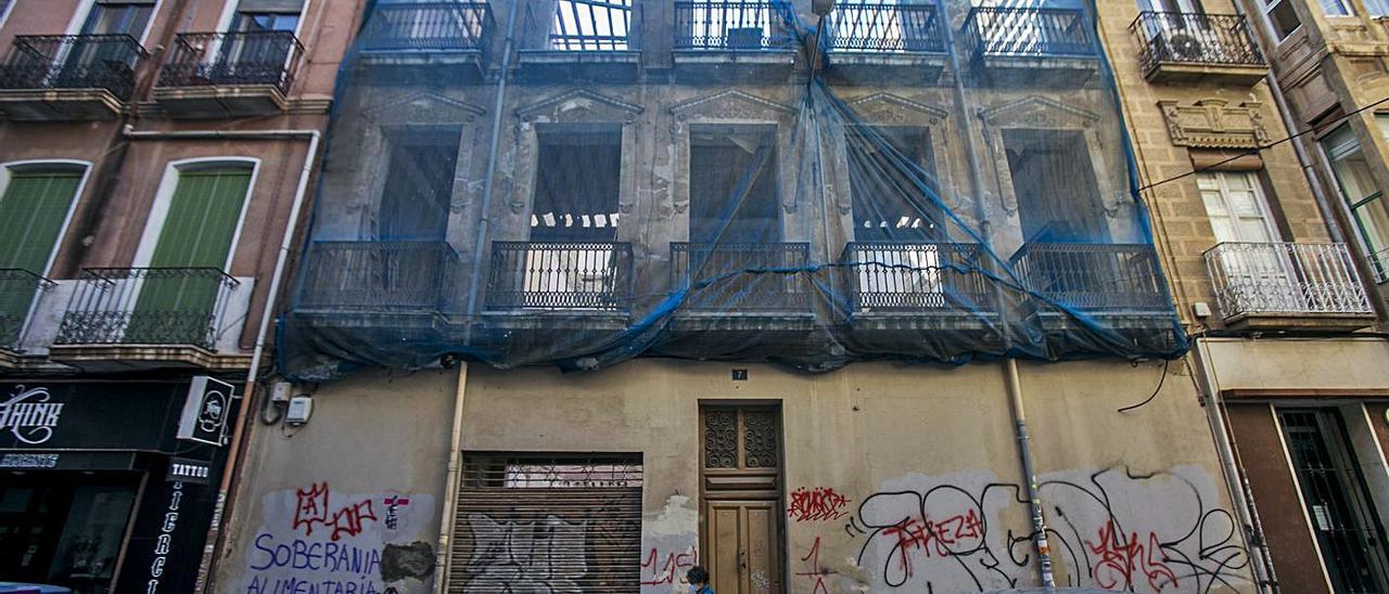 En el número 7 de la calle Gutiérrez Petén se prevé levantar apartamentos turísticos.  | HÉCTOR FUENTES