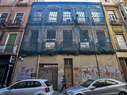 Urban planning saves three buildings in Alicante from the demolition after negotiating with the owners