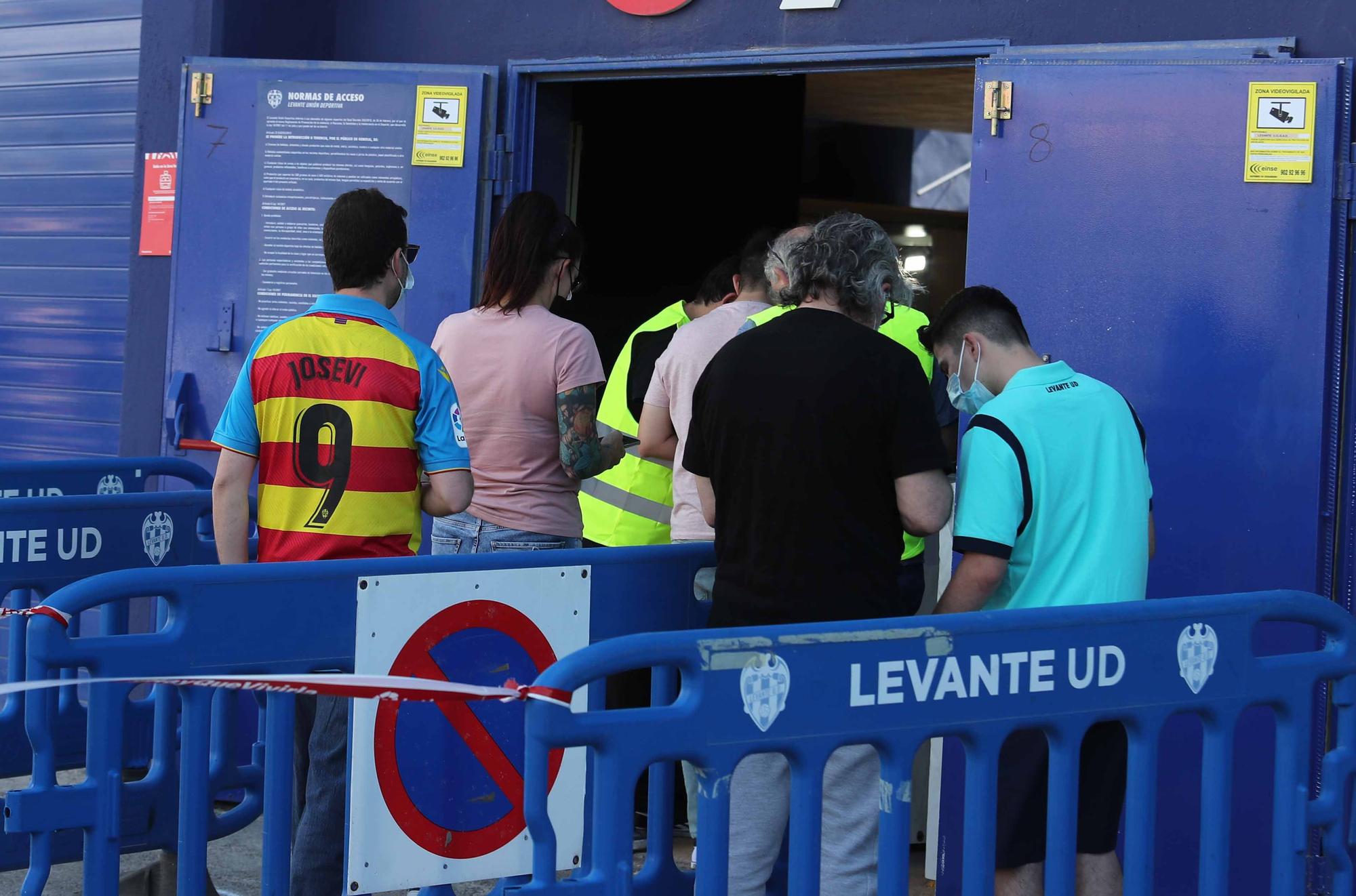 Las imágenes de la vuelta del público al Ciutat de València