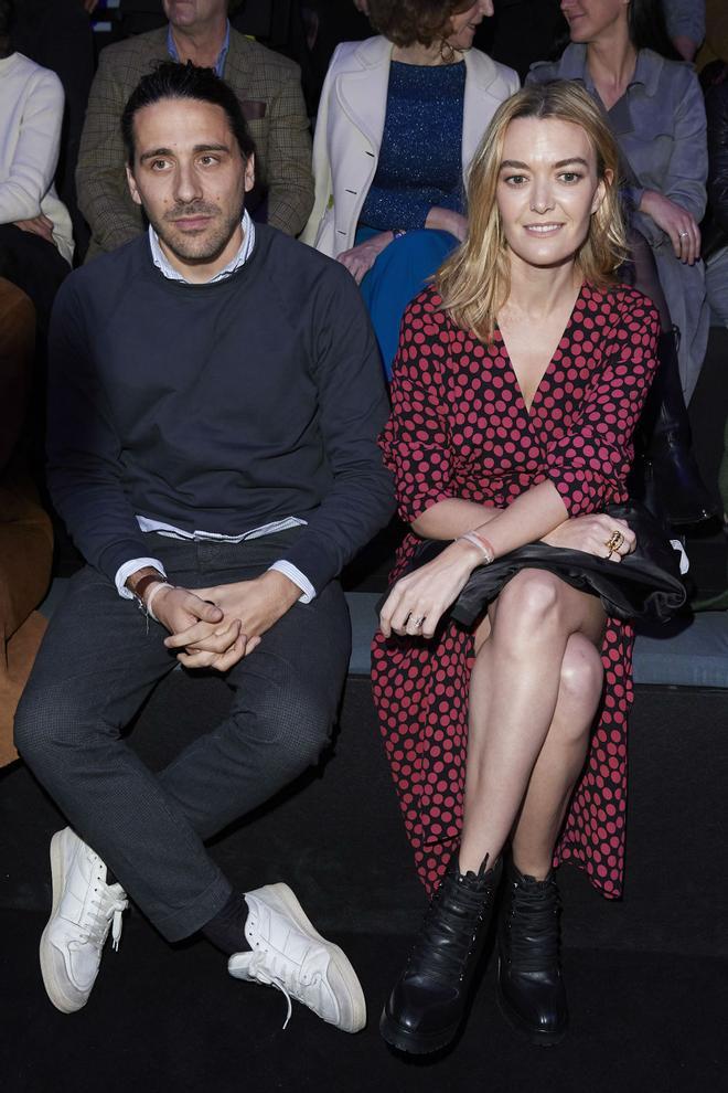 Carlos Torretta y Marta Ortega en el front row del desfile de Roberto Torretta