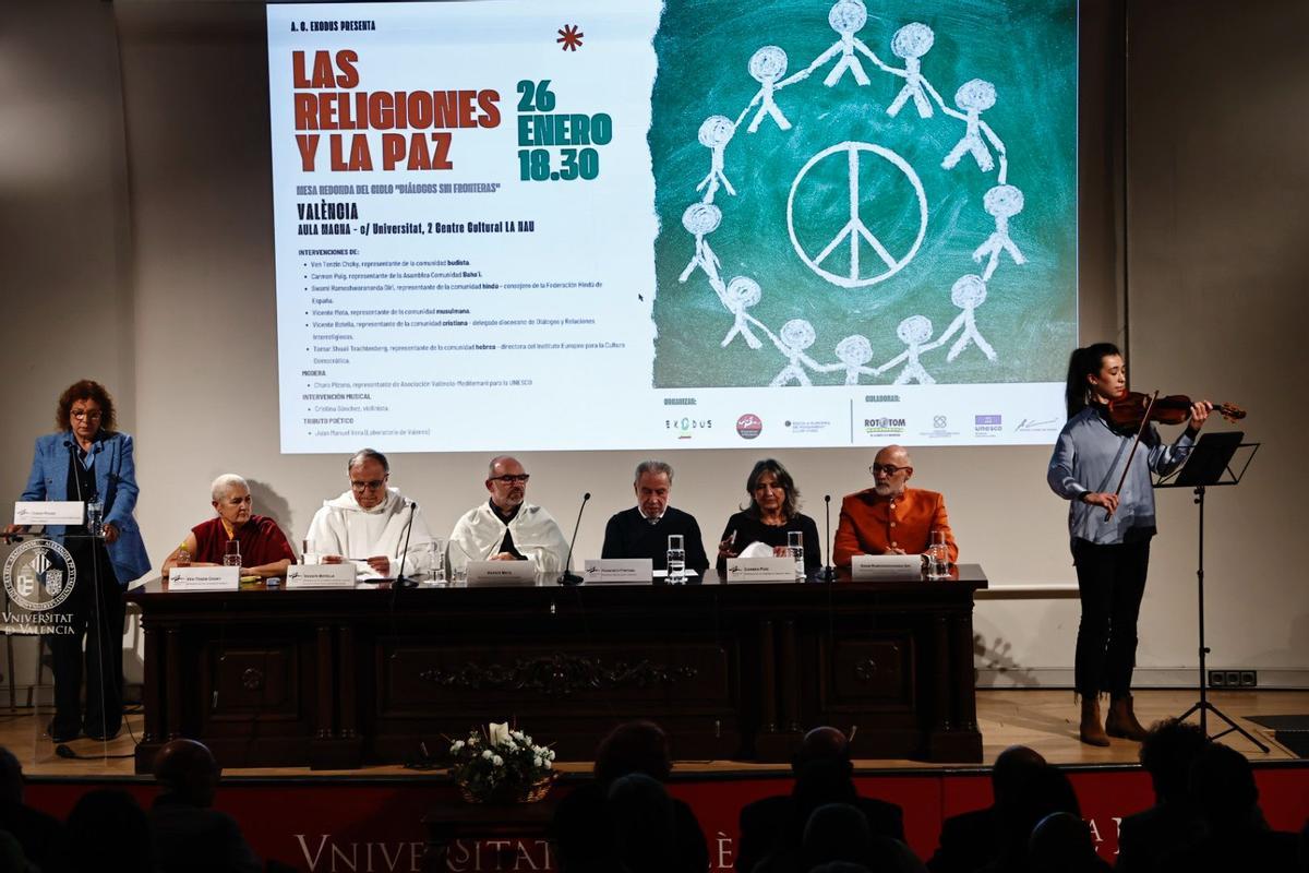 Actuación musical en el acto &quot;Las religiones y la paz&quot; celebrado en la Nau.