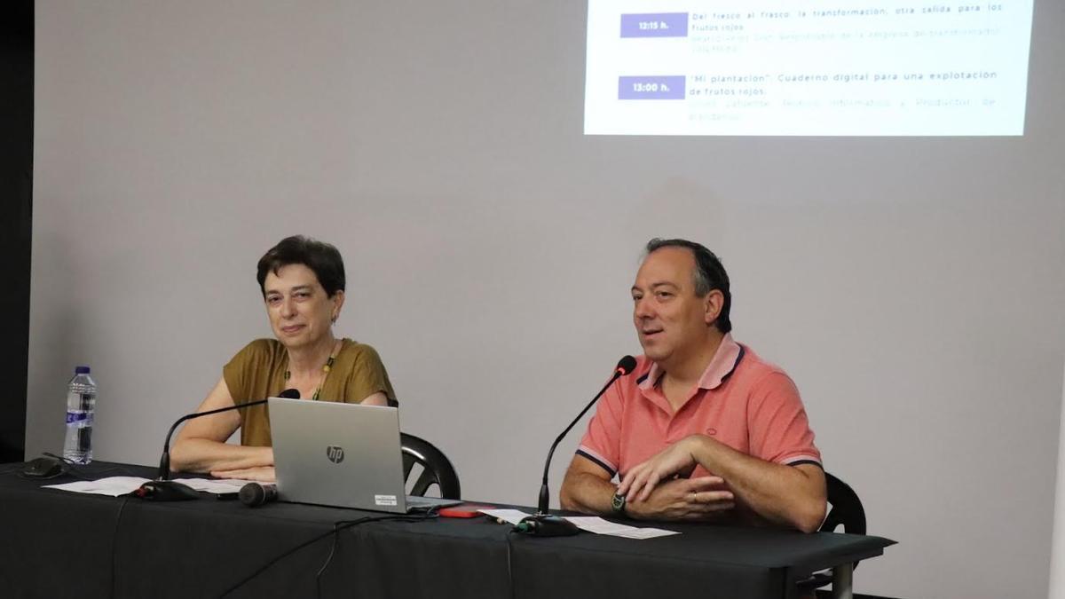 Alejandro Vega y Carmen Díaz, durante la inauguración de la jornada técnica.