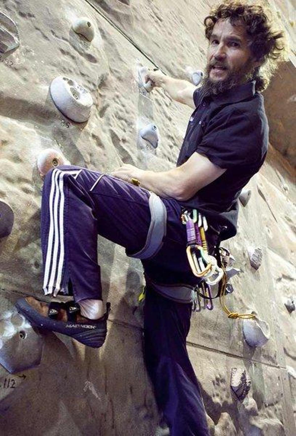 Jorge Egocheaga, en un rocódromo.
