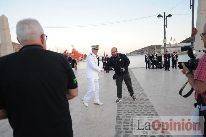 Arriado Solemne de Bandera en el puerto de Cartagena