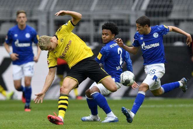 Las imágenes del Borussia Dortmund-Schalke 04, primer partido tras la pandemia.