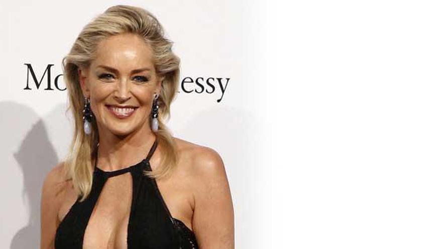 Bloquean a Sharon Stone de una applicación de citas al creer que su perfil era falso