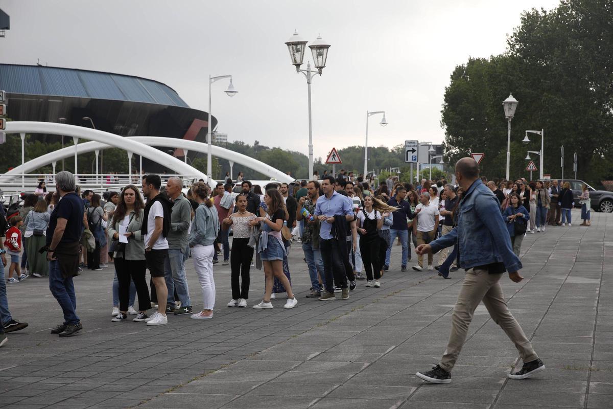 Hombres G desbordan Gijón con su concierto Hombres G desbordan Gijón con su concierto