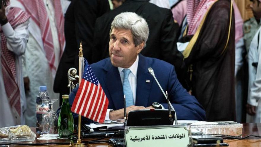 John Kerry en la cumbre de Arabia Saudí.
