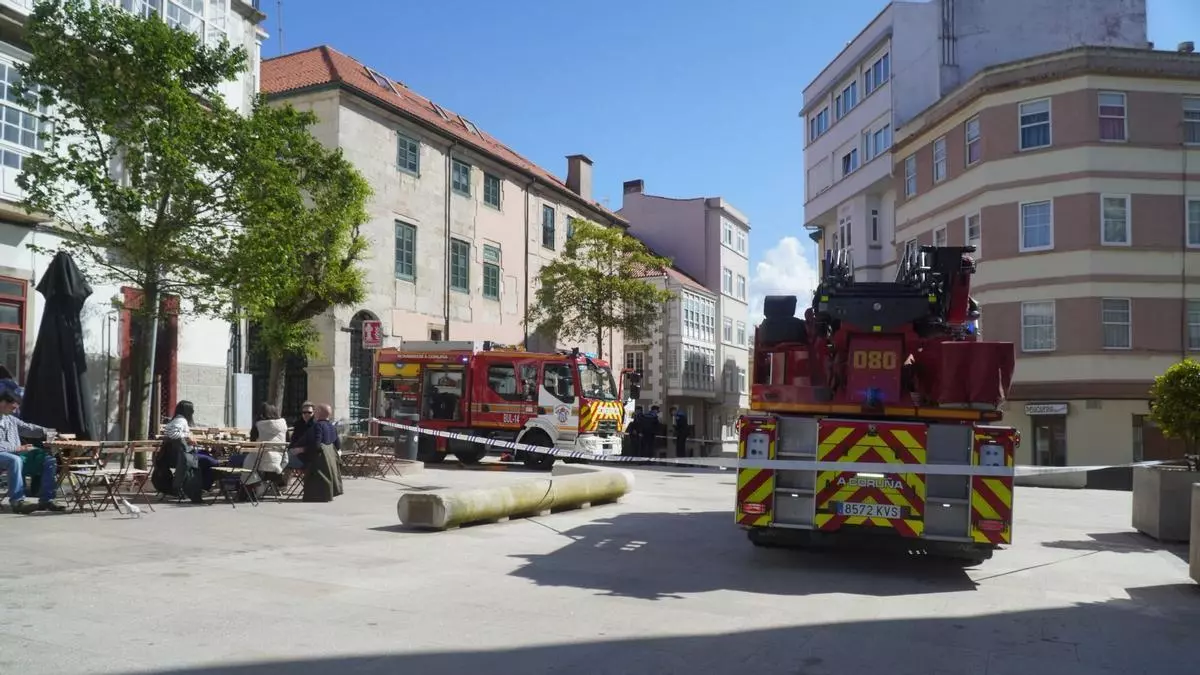 Gran despliegue en la Ciudad Vieja de A Coruña por un incendio en la residencia de la calle Nuestra Señora del Rosario