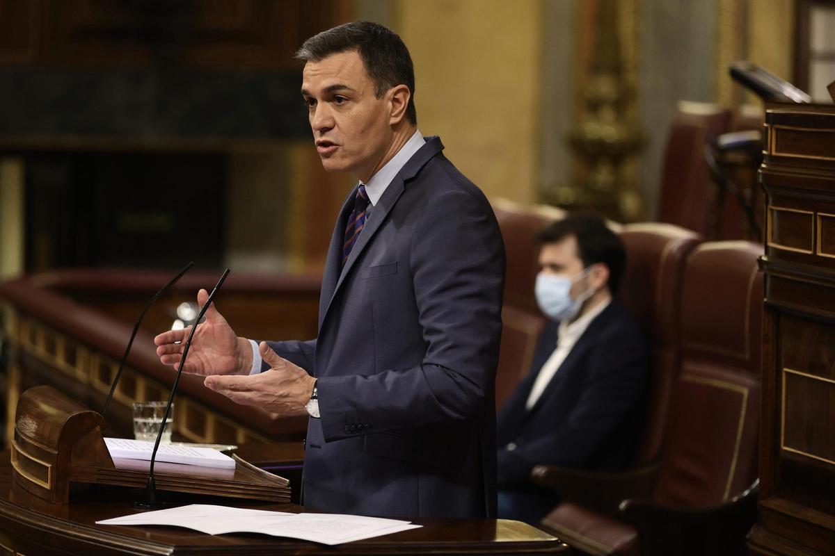 Archivo - El presidente del Gobierno, Pedro Sánchez, interviene en una sesión plenaria en el Congreso