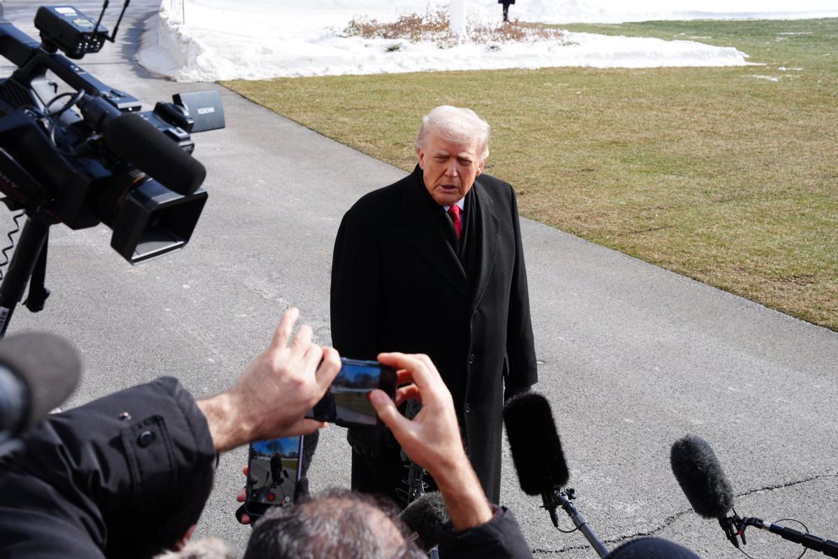 Trump asegura que Cuba "está a punto de caer" porque ya no recibe petróleo de Venezuela