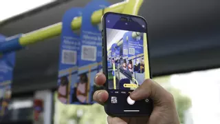 Libros digitales a un clic en los autobuses EMT de Madrid: ¿cómo puedo acceder a ellos?