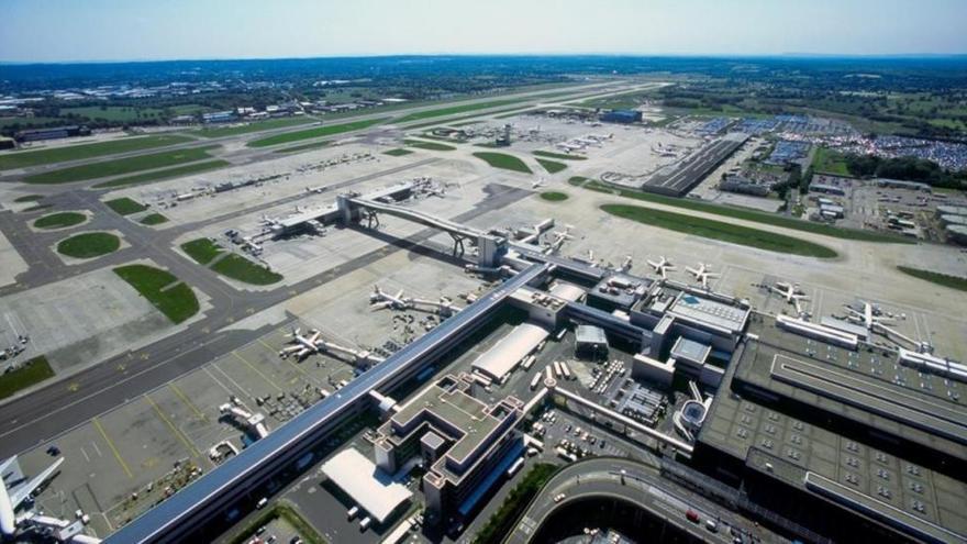 Un dron fuerza el cierre de la pista de aterrizaje del aeropuerto londinense de Gatwick