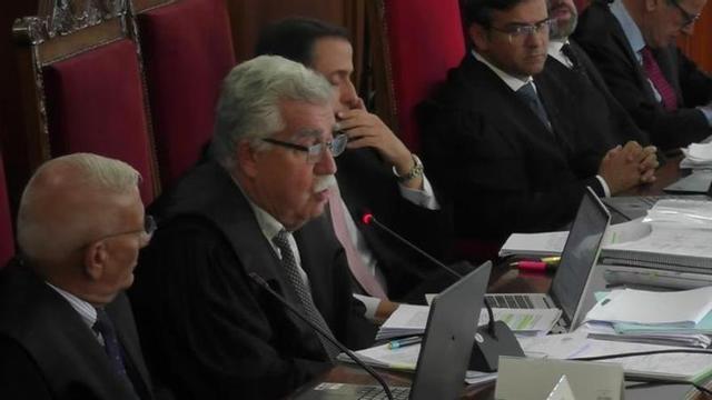 Algunos de los abogados de las defensas en el Caso David Sánchez, Mendoza, Arenas, Del Pino y Martín Onzina, durante una de las sesiones en la Audiencia de Badajoz.