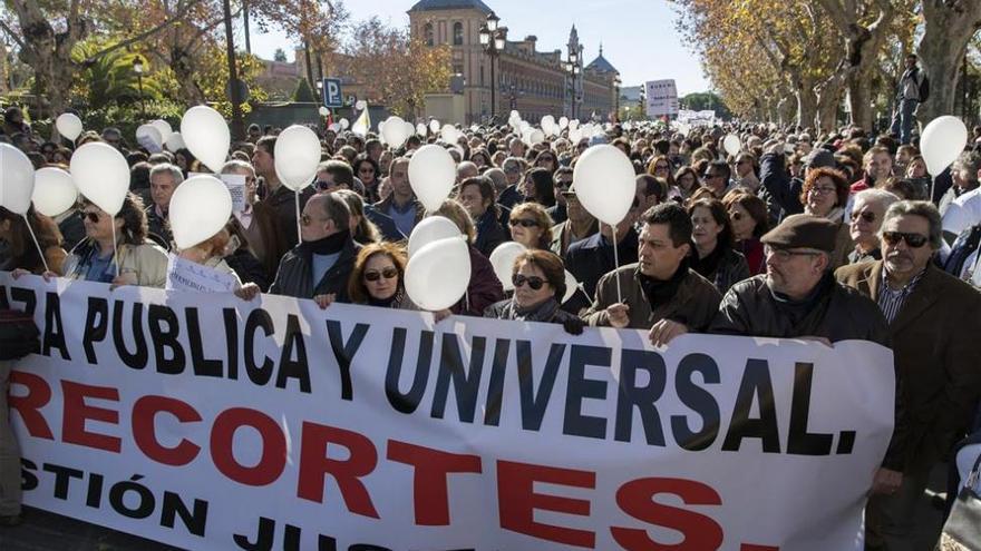 Miles de andaluces reclaman en la calle una sanidad &quot;digna&quot; y &quot;sin recortes&quot;