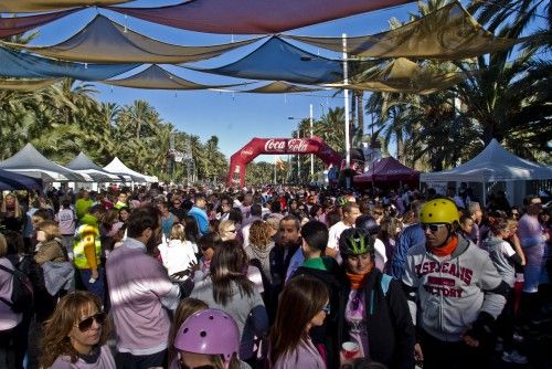 Más de 6.500 corredores participan en la IX edición de la carrera contra el cáncer de mama organizada por AMACMEC