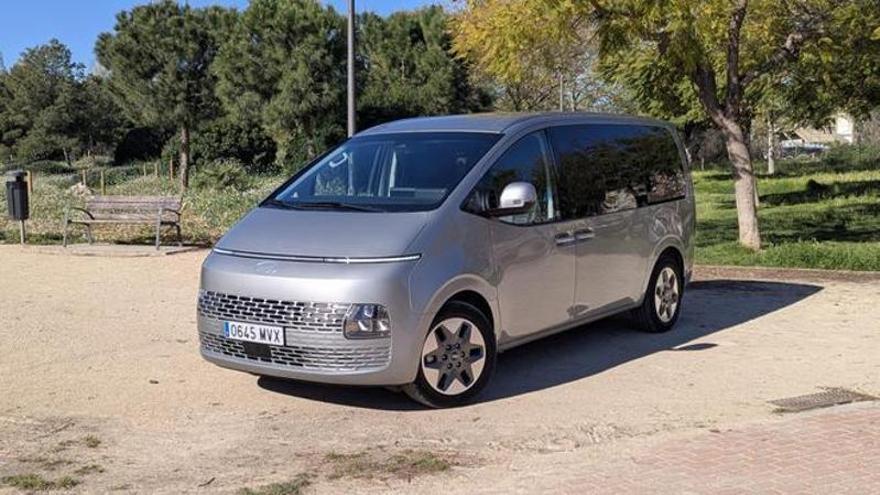 Hyundai Staria Hybrid: el monovolumen que sobrevivió al SUV