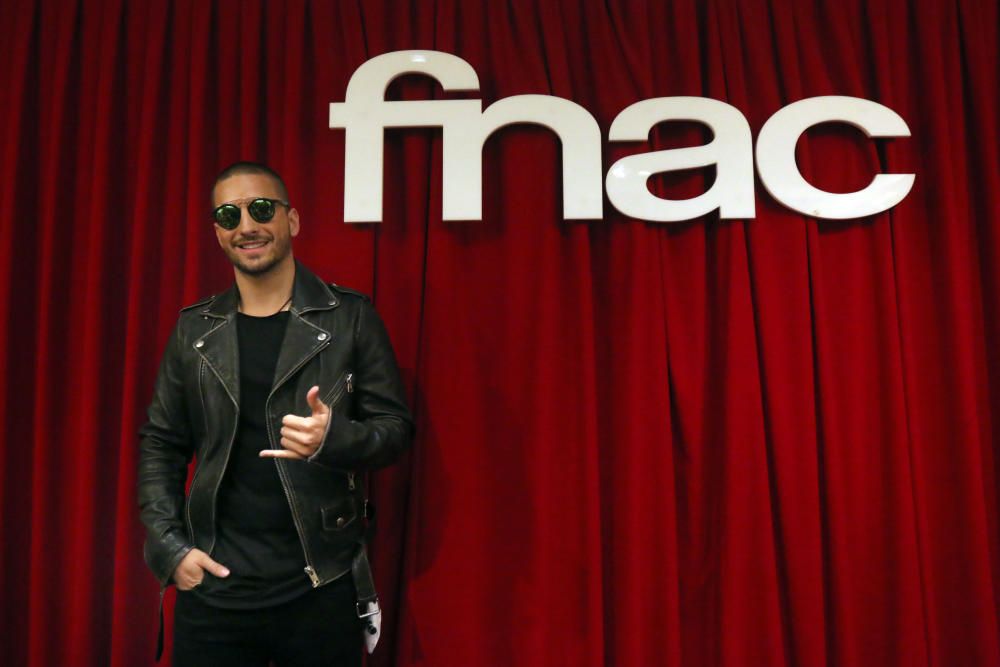 Firma de discos de Maluma