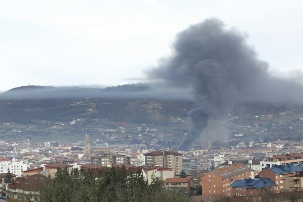 Incendio en un local de Oviedo