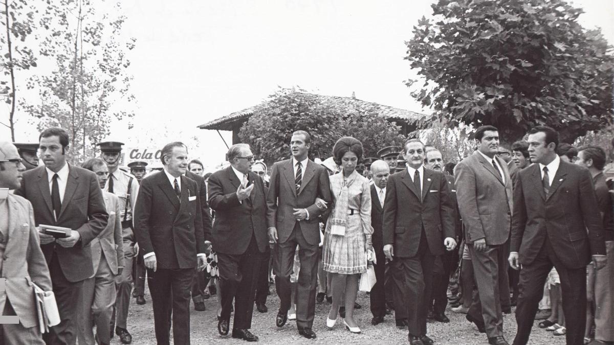 Los tesoros fotográficos del Fondo Luis Adaro Ruiz-Falcó: de la "Santa Misión" de 1958 a los inicios de la Feria