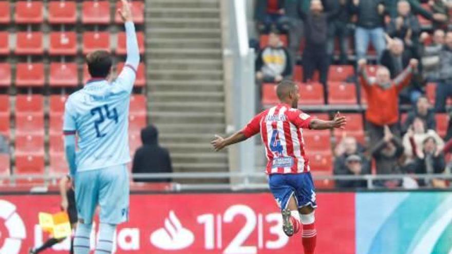 Jonás Ramalho celebra el segon gol contra el Llevant.