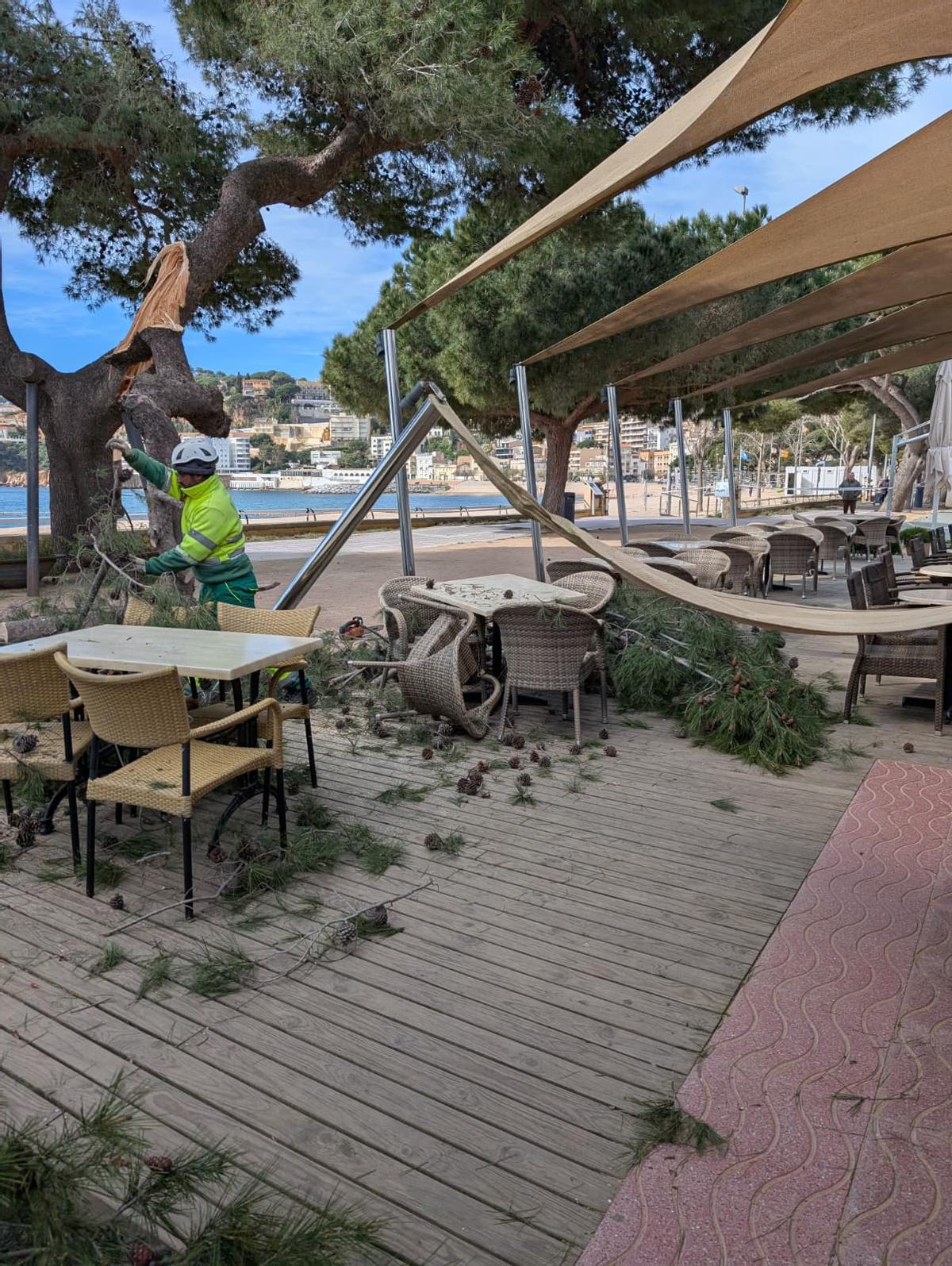 Retirada d'elements de la via pública.