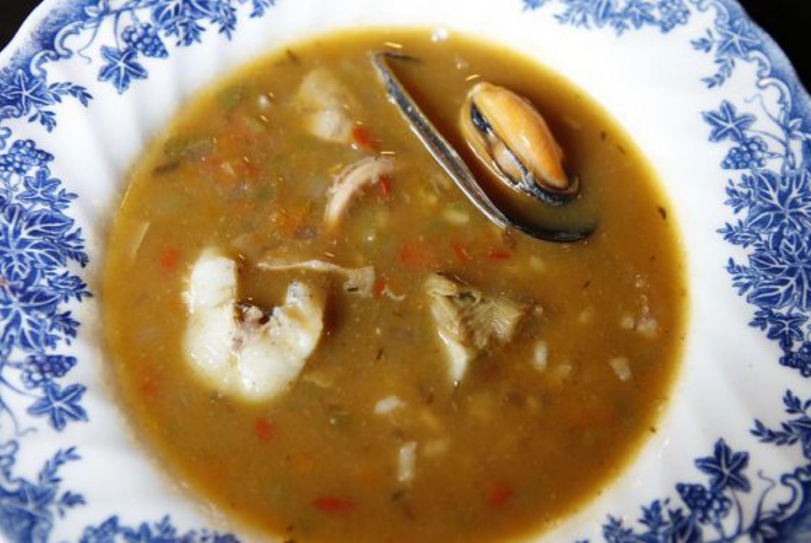 Reissuppe mit Fisch und Meeresfrüchten