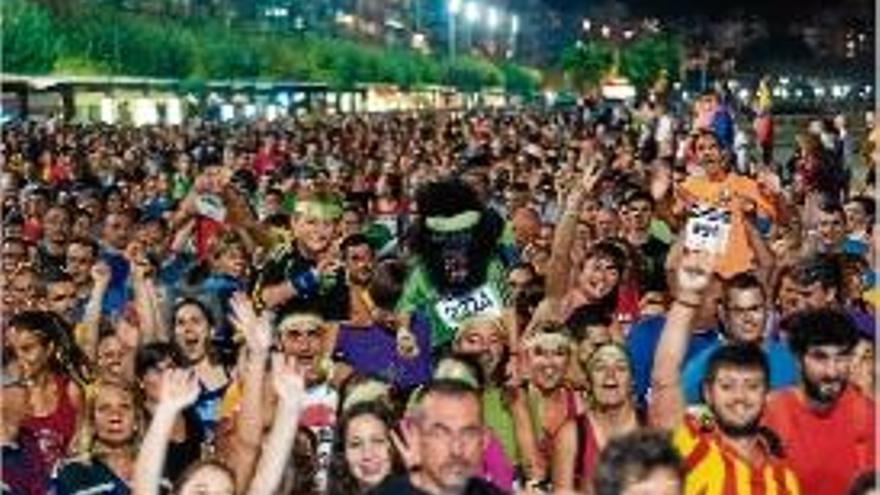 Participants a la caminada de la Nit de Sant Bonós dissabte.