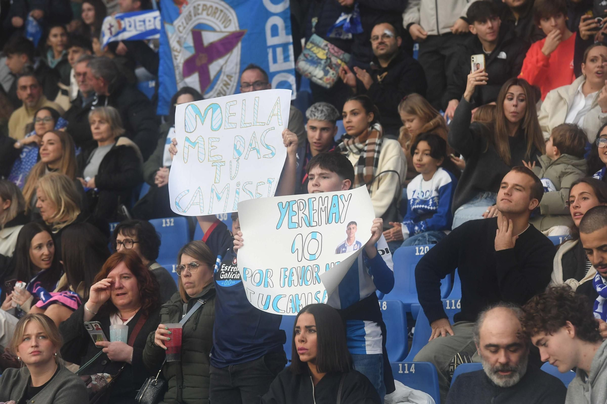 El Deportivo doblega al Almería en Riazor (3-1)