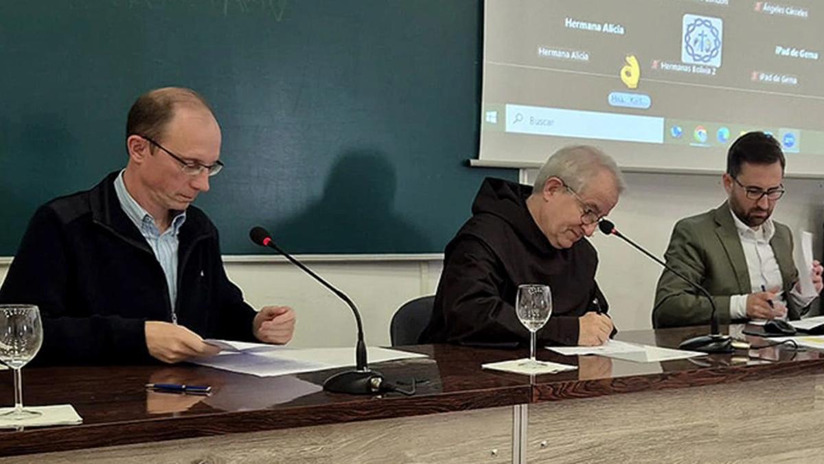 Durant ela firma del acuerdo