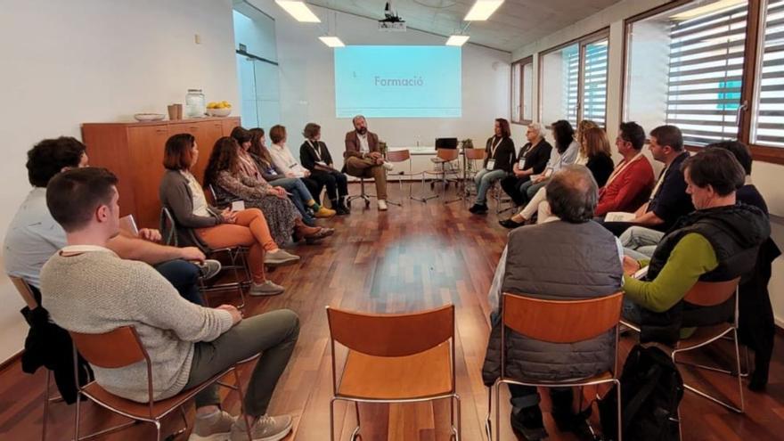 Encuentro de artesanos celebrado ayer en el Casal de Son Tugores en Alaró.