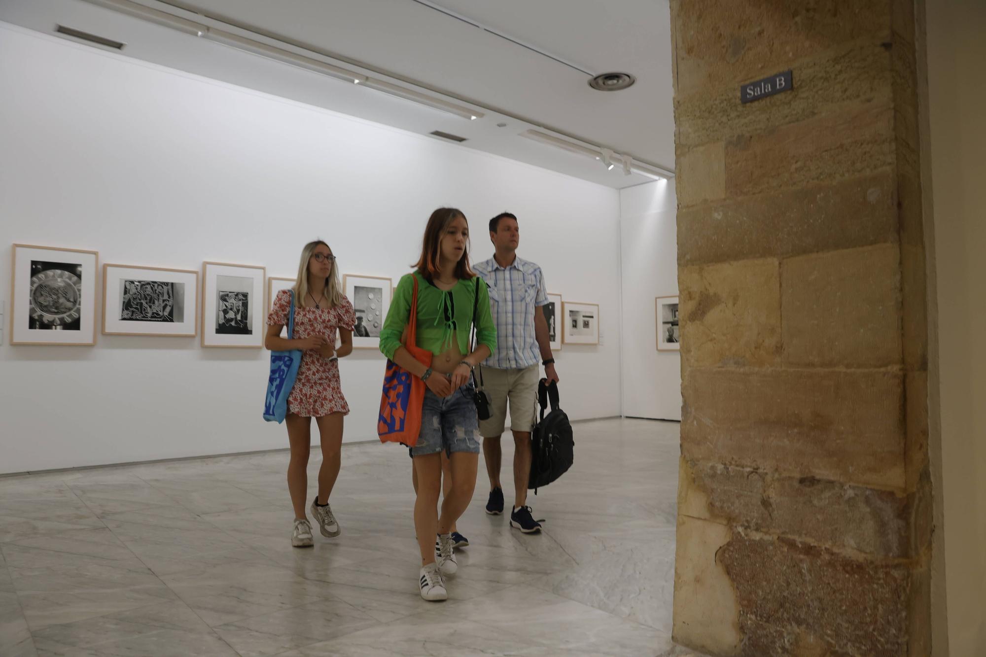 El Museo de Bellas Artes muestra una gran colección fotográfica de Picasso, obra documental de Antonio Cores