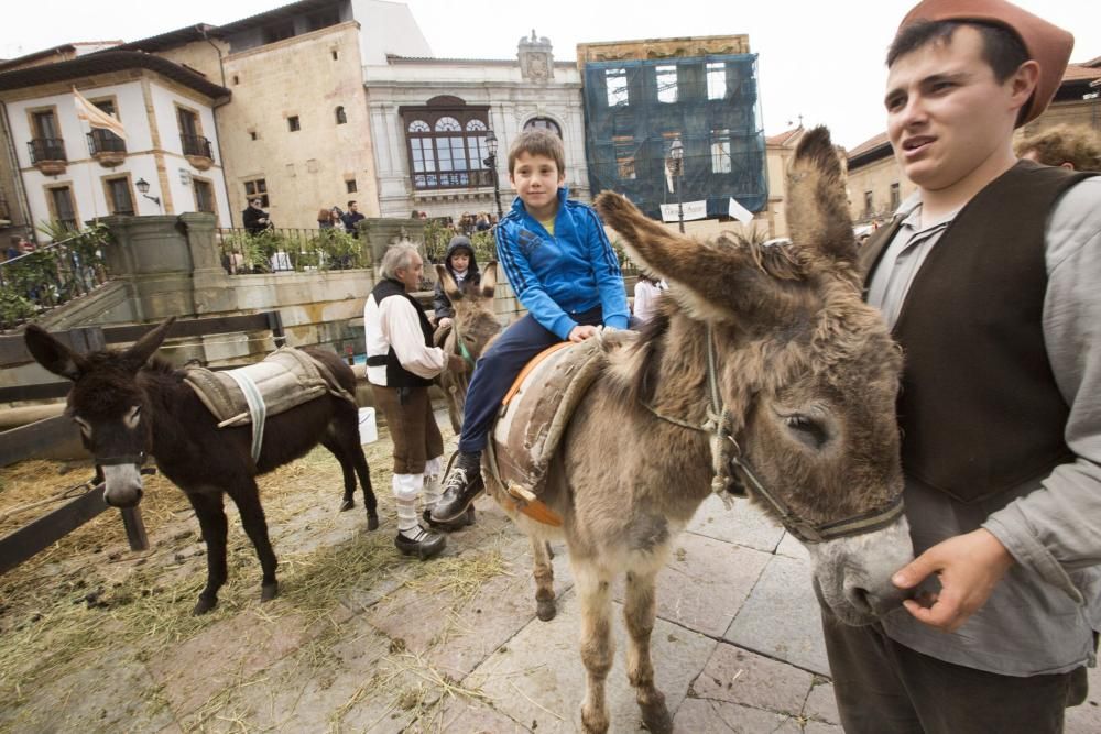 Feria de La Ascensión en la plaza de la Catedral de Oviedo