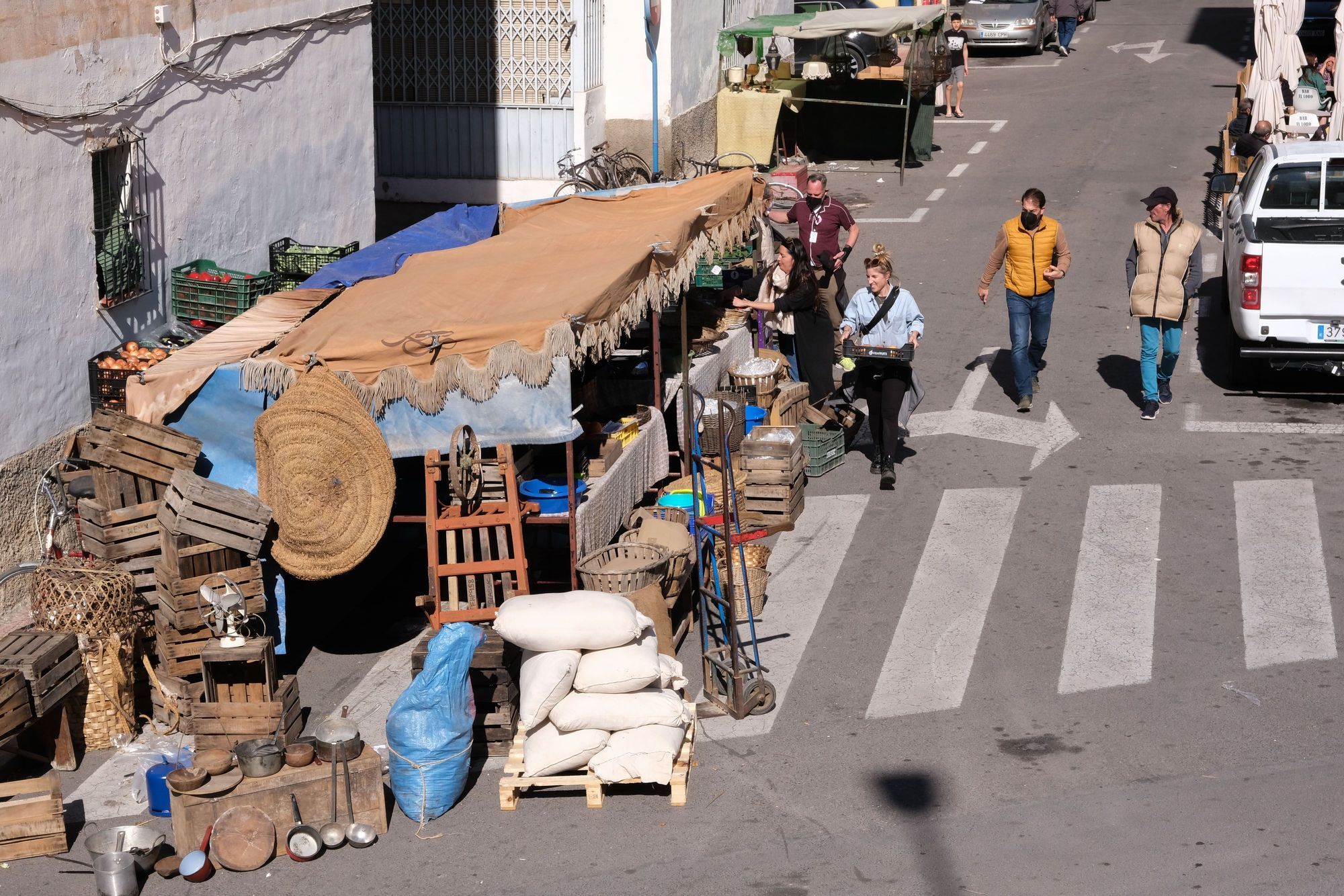 Un barrio valenciano se viste de ciudad afgana para una película de Hollywood