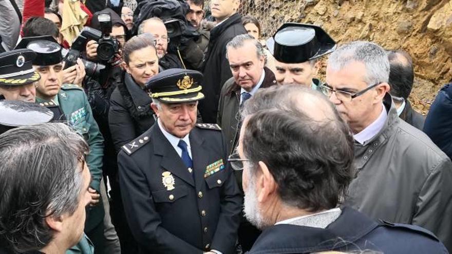 Rajoy, parlant amb el coronel de la Guàrdia Civil que ha reiterat que no tenien indicis de cap delicte a la nau.
