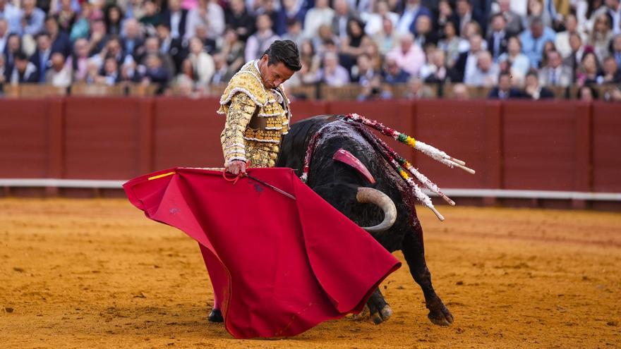 Diego Urdiales, en el decimotercer festejo de abono de la Feria de Abril de Sevilla.