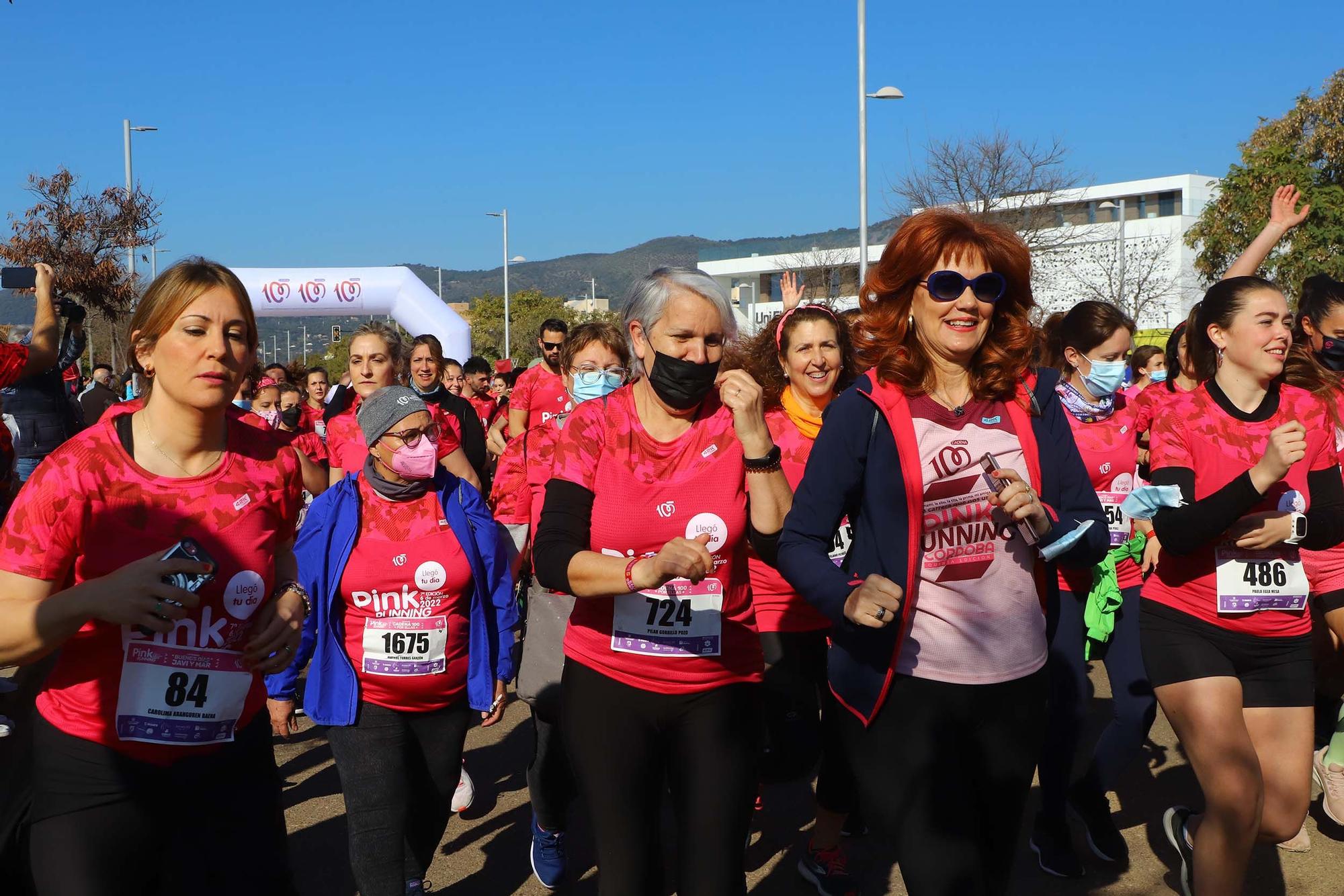 'Pink Running': más de 2.000 corredoras tiñen de rosa las calles de Córdoba